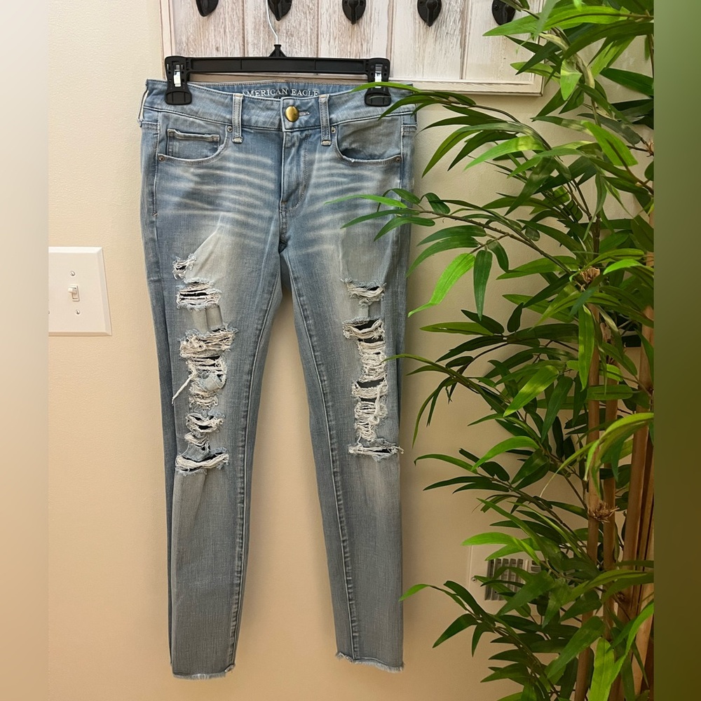 American Eagle Women's Light Blue, Super Stretch, Distressed Skinny Jeans Size 4